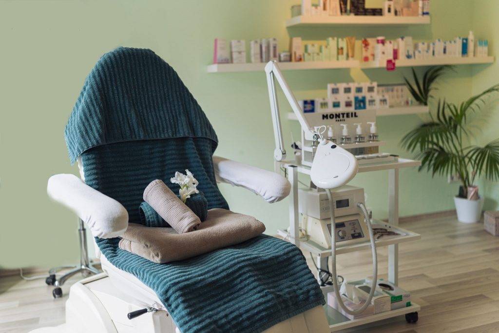 Janines Paradise Beauty - Studio Raum mit Behandlungsstuhl